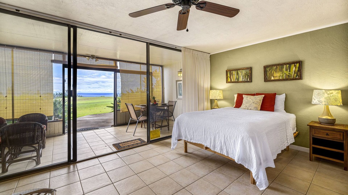 Waikoloa Condo | WAIKOLOA VILLAGE CONDO#E10: GOLF COURSE FRONTAGE, OCEAN VIEWS, GREAT STUDIO!