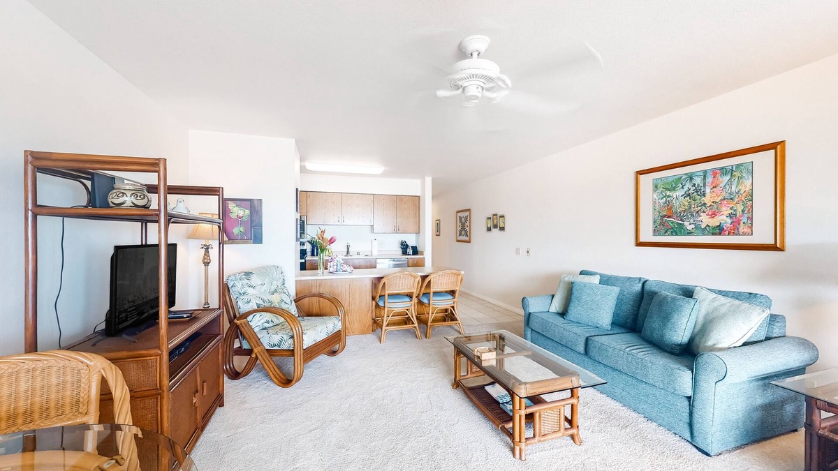 Wailua House Lots House | Wailua Bay View condo near surf & sand with pool, ocean views & W/D