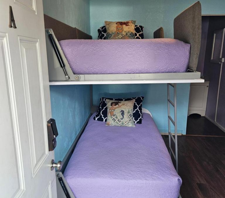 Wailuku Apartment | Wailuku Studio Twin Bunks + Streaming TV