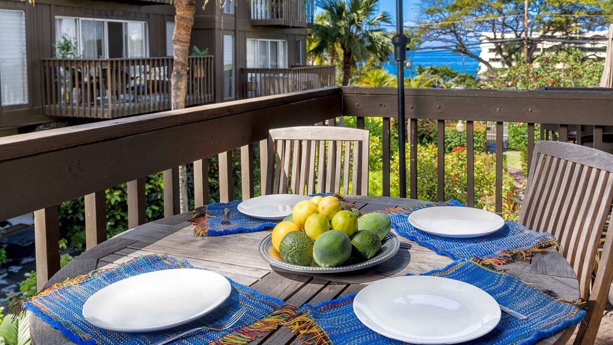 Historic Kailua Village House | Walk to Beach – Prime Location near downtown, Incredible Views & Pool