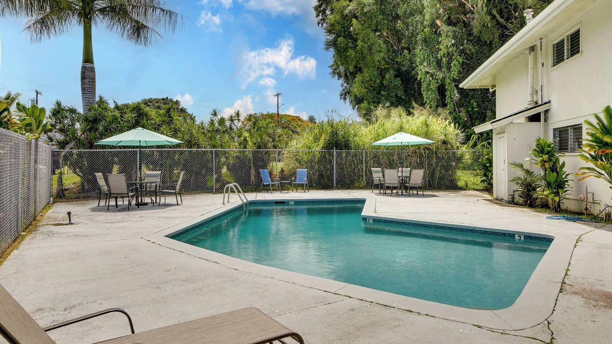 Hilo Condo | Walk to Downtown Hilo: Condo w/Pool Access!
