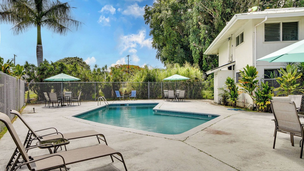 Hilo Condo | Walk to Dtwn Hilo! Tropical Getaway w/Pool Access
