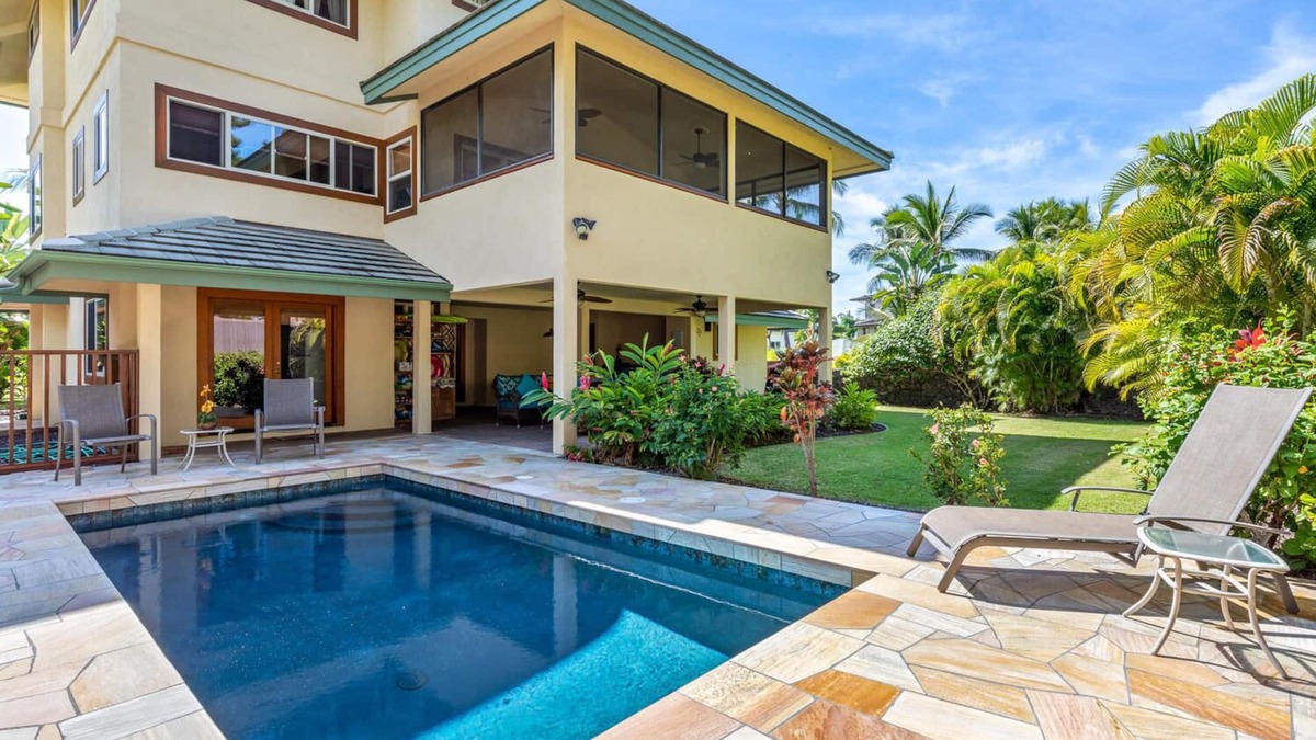 Kailua-Kona House | 🏖️Walk to the Beach! | Spacious Private Home with Pool