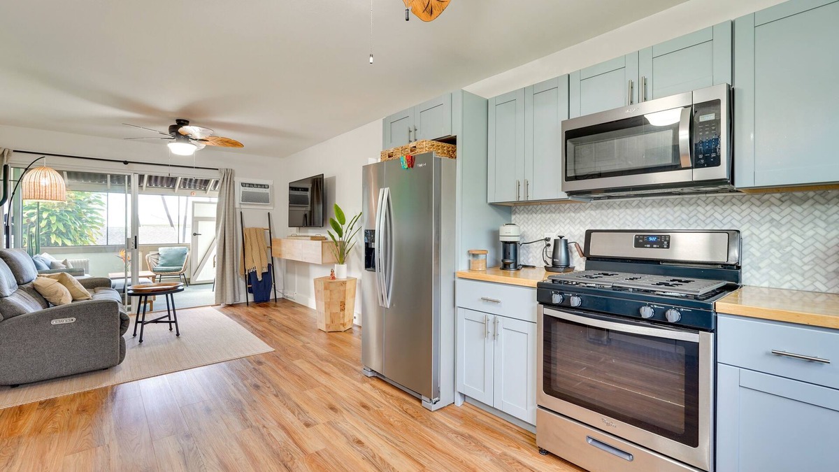 Historic Kailua Village Apartment | Walkable Kailua-kona Condo - 2 Blocks to Pier!