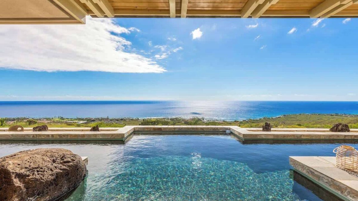 Kahaluu-Keauhou House | Watch Rain Fall Inside Your Home Into The Indoor W