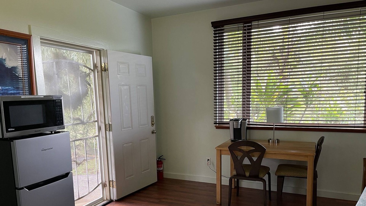 Pauwela Apartment | Welcome to the Dolphin Studio + 1 bathroom with Wifi