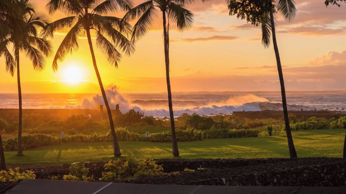 Kahaluu Bay House | Whale House Cottage by the Sea "Luxury new listing" hosts of other unit 15 years