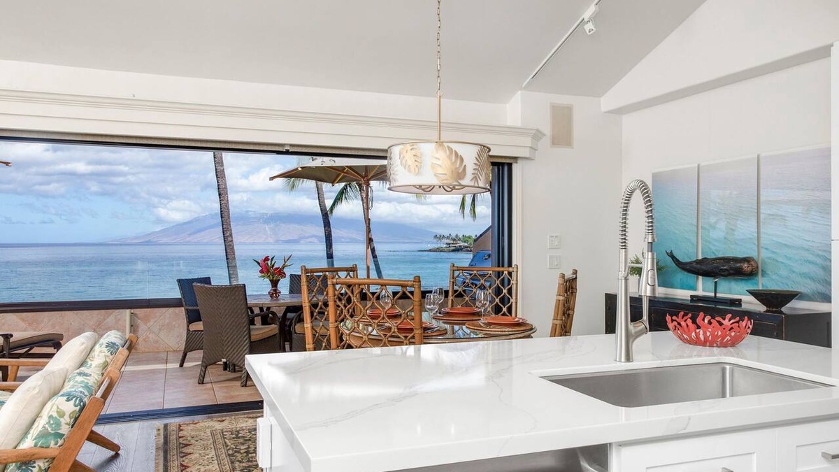 Wailea Condo | Whale Watch From Your Lanai - Makena Surf E302
