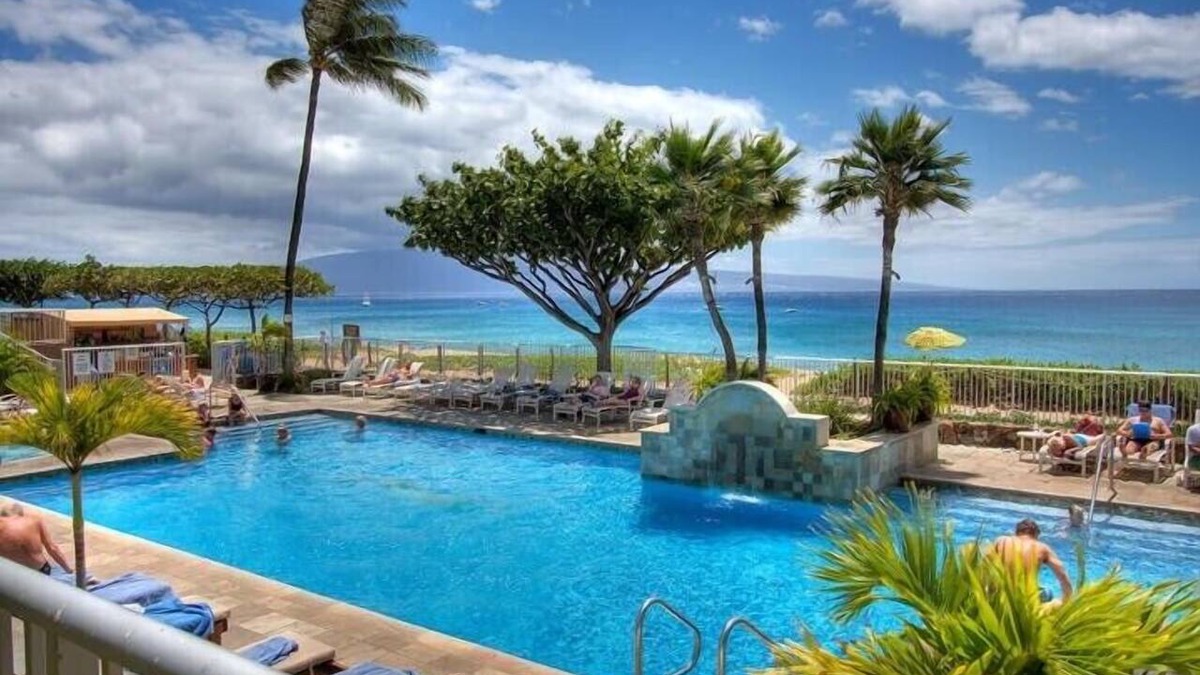 Kaanapali Condo | Whaler 1052 Direct Oceanfront 2-Bedroom Corner Unit