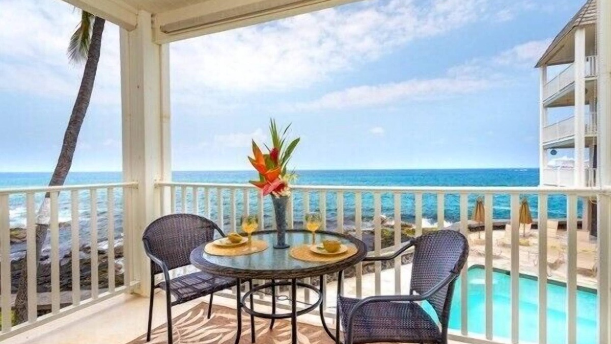 Kailua-Kona Condo | 🌊 Wonderful Oceanfront Condo Newly Renovated! 🌅 - Hale Kona Kai 206