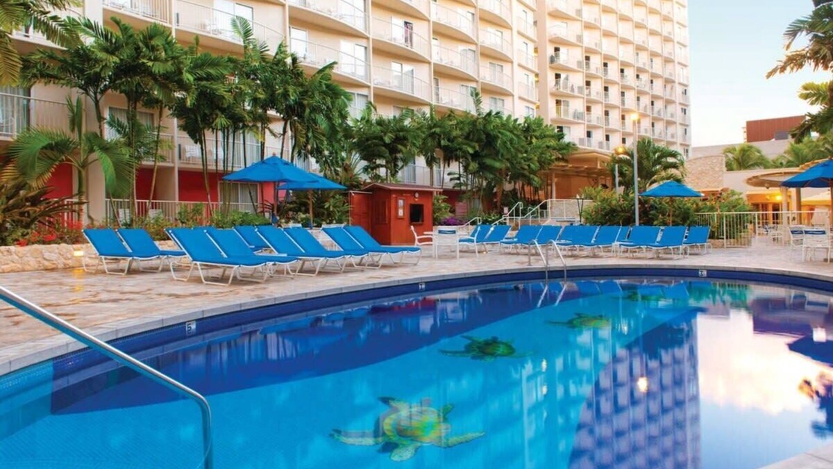 Honolulu Condo | Wyndham Waikiki Beach Walk|3BR/2BA King Balc Suite