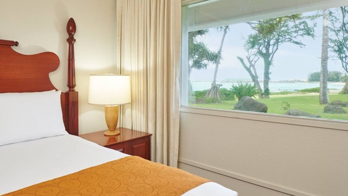 Kahului Hotel | Your Hawaiian Getaway | Ocean View | Outdoor Pool | Pets Are Welcome!