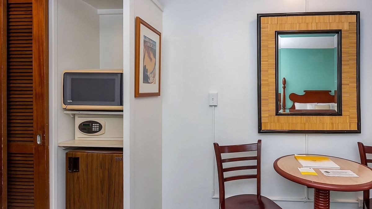 Ala Moana House | Your Home Away From Home! 4 Relaxing Units, Onsite Pool, Pet-Friendly Property