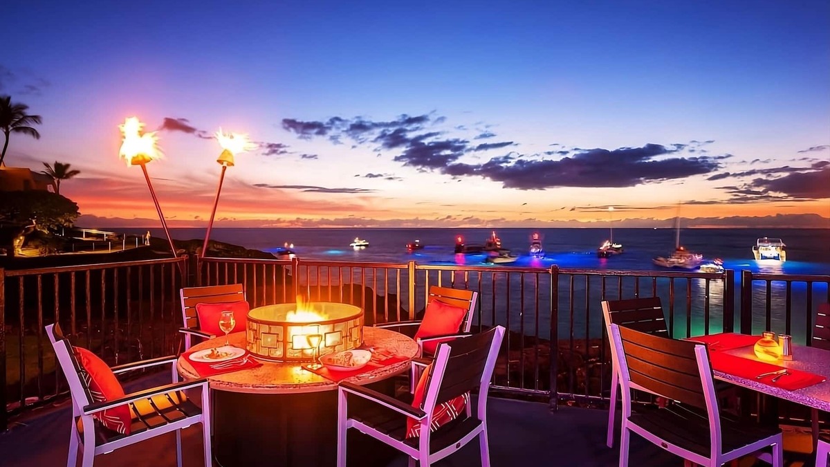 Keauhou Hotel | Your Kona Coast Adventure Starts Here! Outdoor Swimming Pool, Pet-Friendly Hotel
