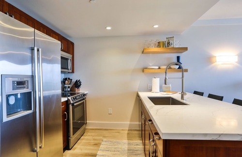 Honokowai Condo | 1 bedroom at Honua Kai Mountain view remodeled April 2023 King Bed, Central AC