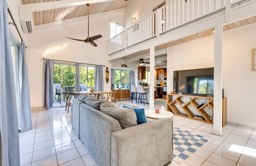 Kailua-Kona House | 1 Mi to Dtwn: Dreamy Kailua-Kona Home w/Balconies