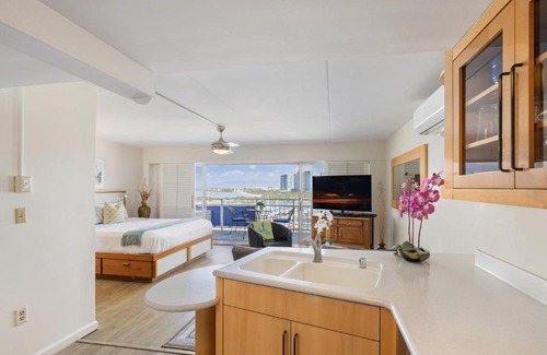 Waikiki Apartment | 1341- Ilikai Collection 7- Gorgeous Sunset and Beachfront Condo