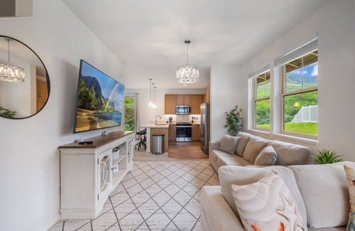 Makaha Valley House | 2 King Beds|Beach 5 Min|BBQ|Free Parking