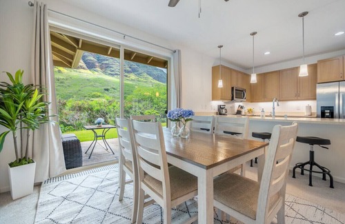 Makaha Valley House | 2 King Beds|Beach 5 Min|BBQ|Free Parking