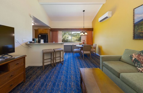 Princeville Hotel | 2 Spacious Units Near Championship Golf | Free Parking | Outdoor Pool Access