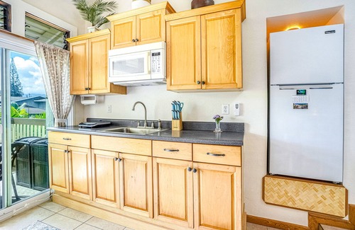 Princeville Apartment | 2nd floor studio with shared pool, fast WiFi, washer/dryer, and mountain view