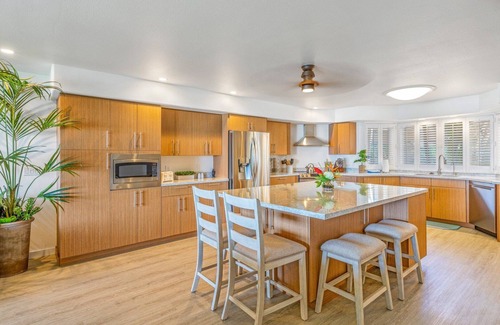 Downtown Lahaina House | 3BD Oceanfront Townhome, Lanai, Lawn & Sunset Views - Puamana 254-2