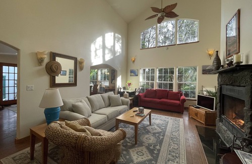 Volcano Cabin | 4 bed/4 bath Entire custom-built house 5 mins from Volcanoes National Park