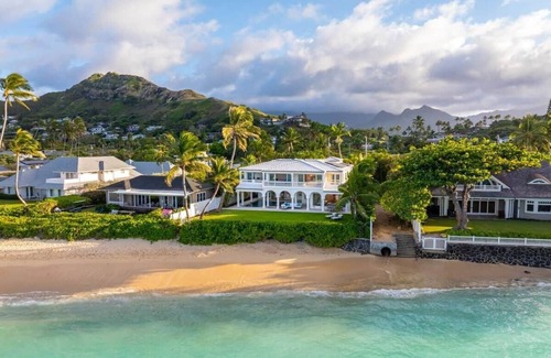 Lanikai House | 5-star Lanikai BEACHFRONT (5 bedrooms,sleeps 13)