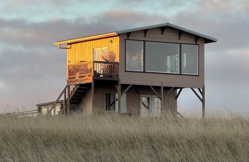 Naalehu Apartment | A charming, secluded, off-grid, quiet and a 180 degree view of the ocean.