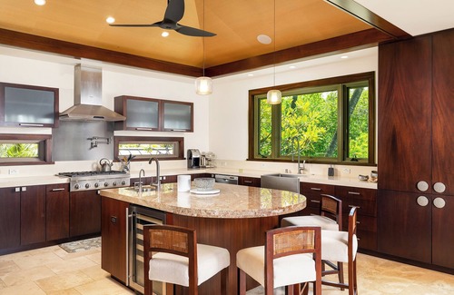 Kamuela House | A Private Luxury 350+ Oceanfront Estate in an Oasis/4Runner Option