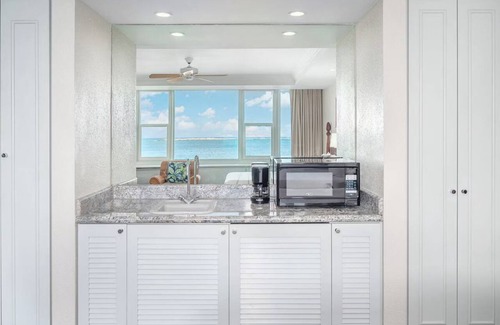Kahului Hotel | Adventure Starts Here! Minutes from from Kanaha Beach | Outdoor Pool, Oceanfront