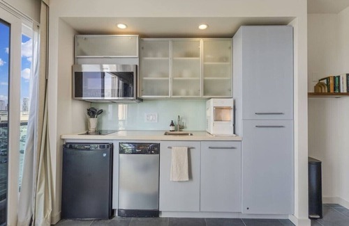 Ala Moana Bed & Breakfast | Ala Moana 1 Bedroom · Ocean Views, Beach, Mall