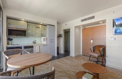 Ala Moana Bed & Breakfast | Ala Moana 1 Bedroom · Ocean Views, Beach, Mall