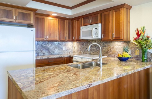 Kihei Condo | Amazing Front-Row Ocean View, Retractable Lanai Awning. Walk to Beaches & Shops