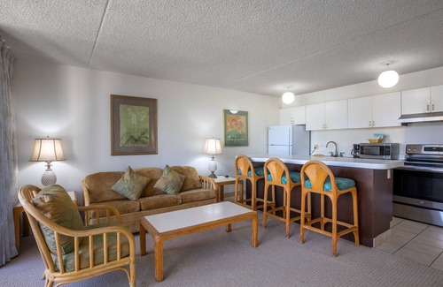 Waikiki Condo | Aston Waikiki Banyan 1BST1 | Pool & Hot Tub
