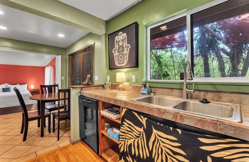 Kahaluu Bay House | Authentic Eco-estate in Kona sleeps 14 -Living in Harmony with nature by the sea