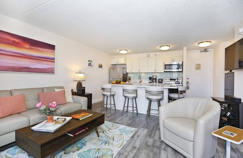 Waikiki Condo | Awesome Ocean View Condo with FREE Wi-Fi and Parking! AC, Kitchen, Pool!