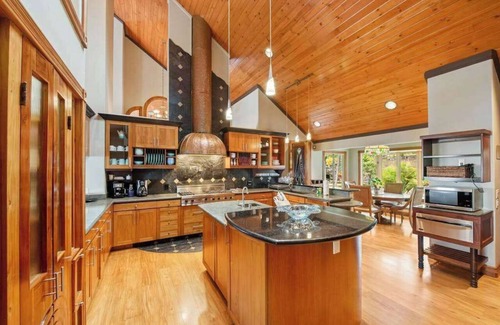 Honaunau-Napoopoo House | Bay View Farms - Incredible Oceanfront Estate - Private Infinity Pool/Hot Tub