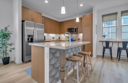 Makaha Valley House | Beach 6 Min|Community Pool+Gym|Gated|Mountain View