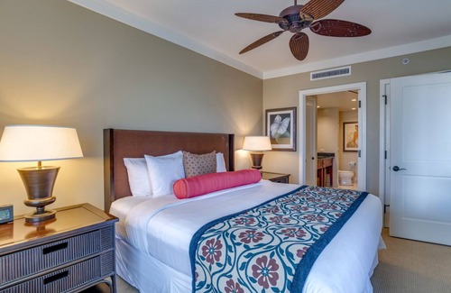 Honokowai Hotel | Beach paradise: Elegant Views with Full Kitchen, Onsite Parking and Pool View