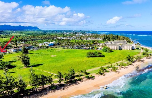 Wailua Apartment | Beachfront - AC - 2 min Walk to Beach - Renovated - 3 Pools