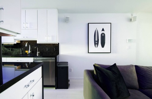 Makaha Condo | Beachfront · BedJet Sleep System · Monthly Stays · Sunsets · 333+ Mbps Fast WiFi
