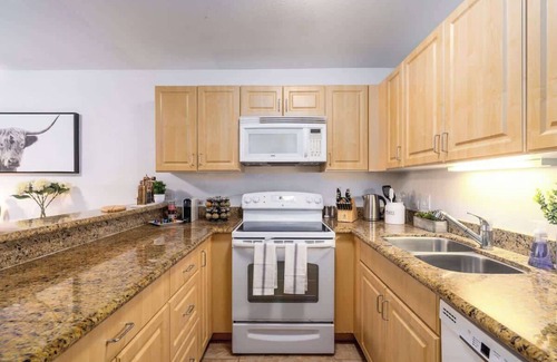 Kihei Condo | Beachfront Bliss | Walk to Sand, Pool, Restaurants