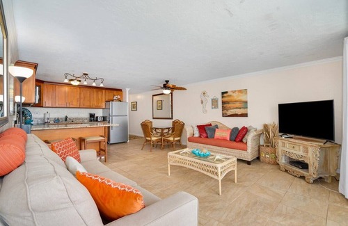 Punaluu Condo | Beachfront Condo with Beach Access