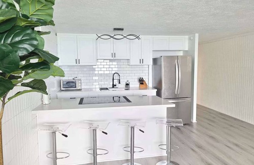 Punaluu Condo | Beachfront Condo with Ocean View