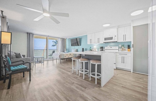 Punaluu Condo | Beachfront Condo with Private Lanai & Views
