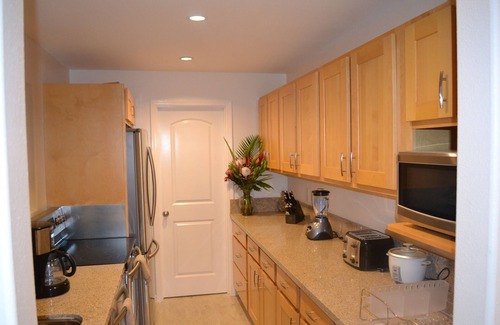 Kihei House | BEACHFRONT FAMILY ESTATE: Sleeps 15 - 4 separate Units with optional cottage.