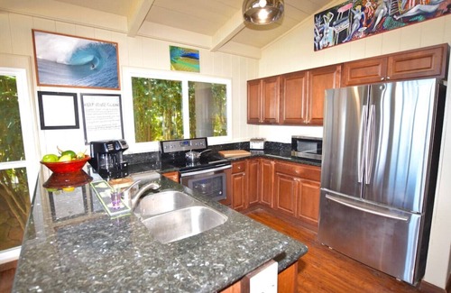 Pupukea House | Beachfront House at Pipeline sleep 6