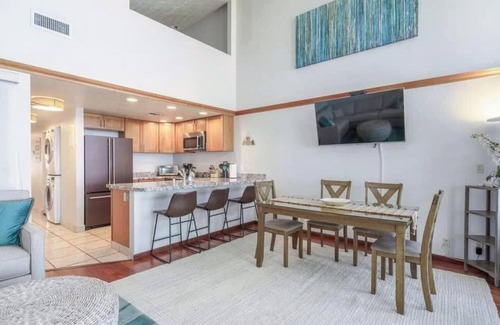 Kihei Condo | Beachfront luxury | Walk to dining & shops