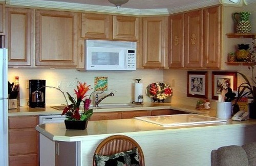 Punaluu Condo | Beachfront~ Tropical Home Away from Home- Discounted Rates !